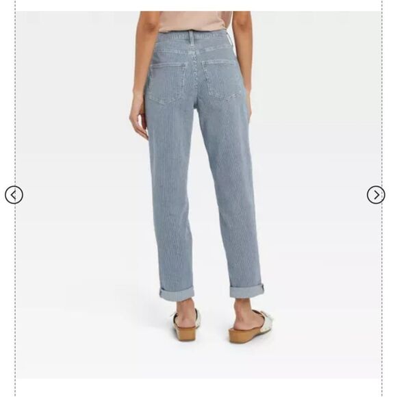 🆕👖Mid-rise Boyfriend Jeans - Picture 3 of 5